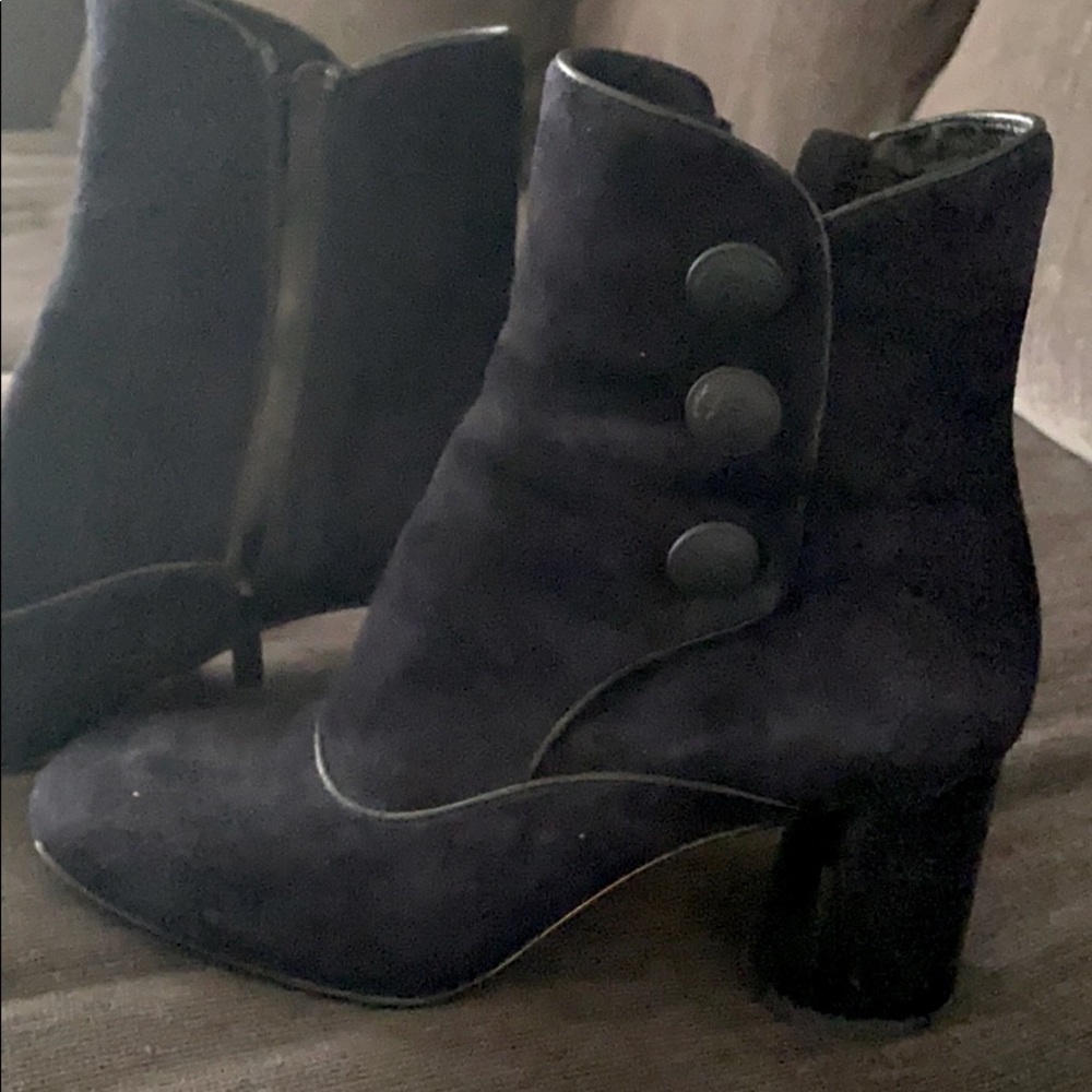 Donald Pliner boot size 8 Deep Navy